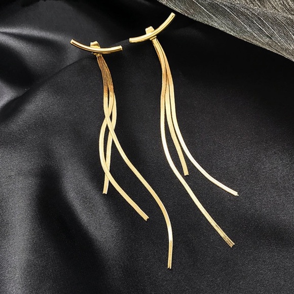 18K Yellow Gold Long Thread Tassel Arc Earrings - Picture 5 of 6